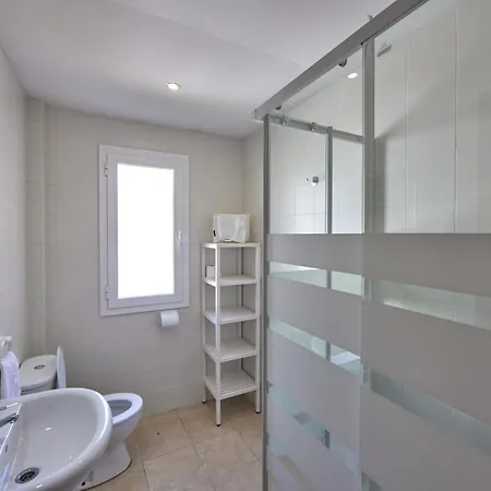 Nura Magaluf 1 *